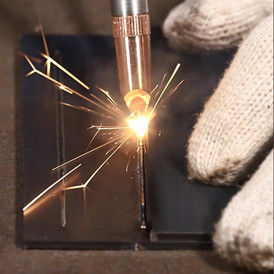 पानी की बोतल सिंक धातु प्लेट हैंडहेल्ड लेजर वेल्डिंग मशीन 1000W 1500W 2000W