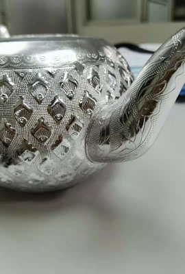 कैंटन फेयर डबल स्टेशन स्टेनलेस स्टील केटल नीचे केटल स्पॉट स्वचालित फाइबर लेजर वेल्डिंग मशीन