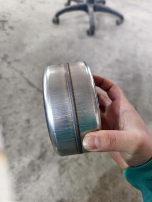 2000W केटल ऑटोमैटिक फाइबर लेजर वेल्डिंग मशीन सेना केटल पानी की बोतल के लिए