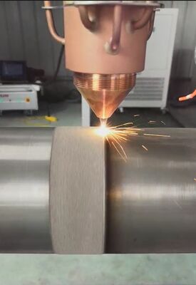 हाइड्रोलिक रॉड, तेल क्षेत्र ट्यूबिंग और बेलनाकार घटक पुनर्निर्माण के लिए 6000W रोबोटिक लेजर क्लैडिंग मशीन